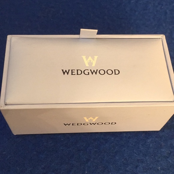 NIB Wedgwood  Dark Blue Jasperware Tie Tac or Clip - Picture 7 of 8